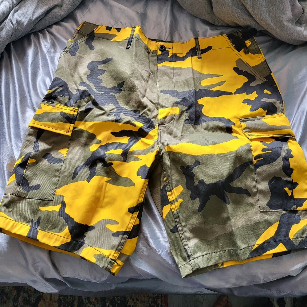 Camouflage cargo shorts